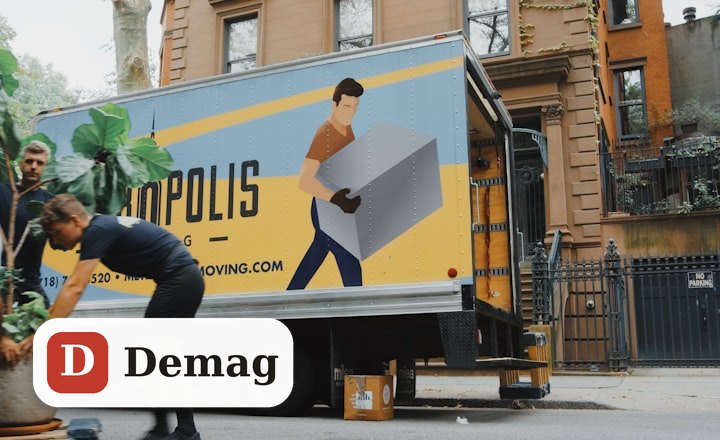Déménageurs transportant des meubles